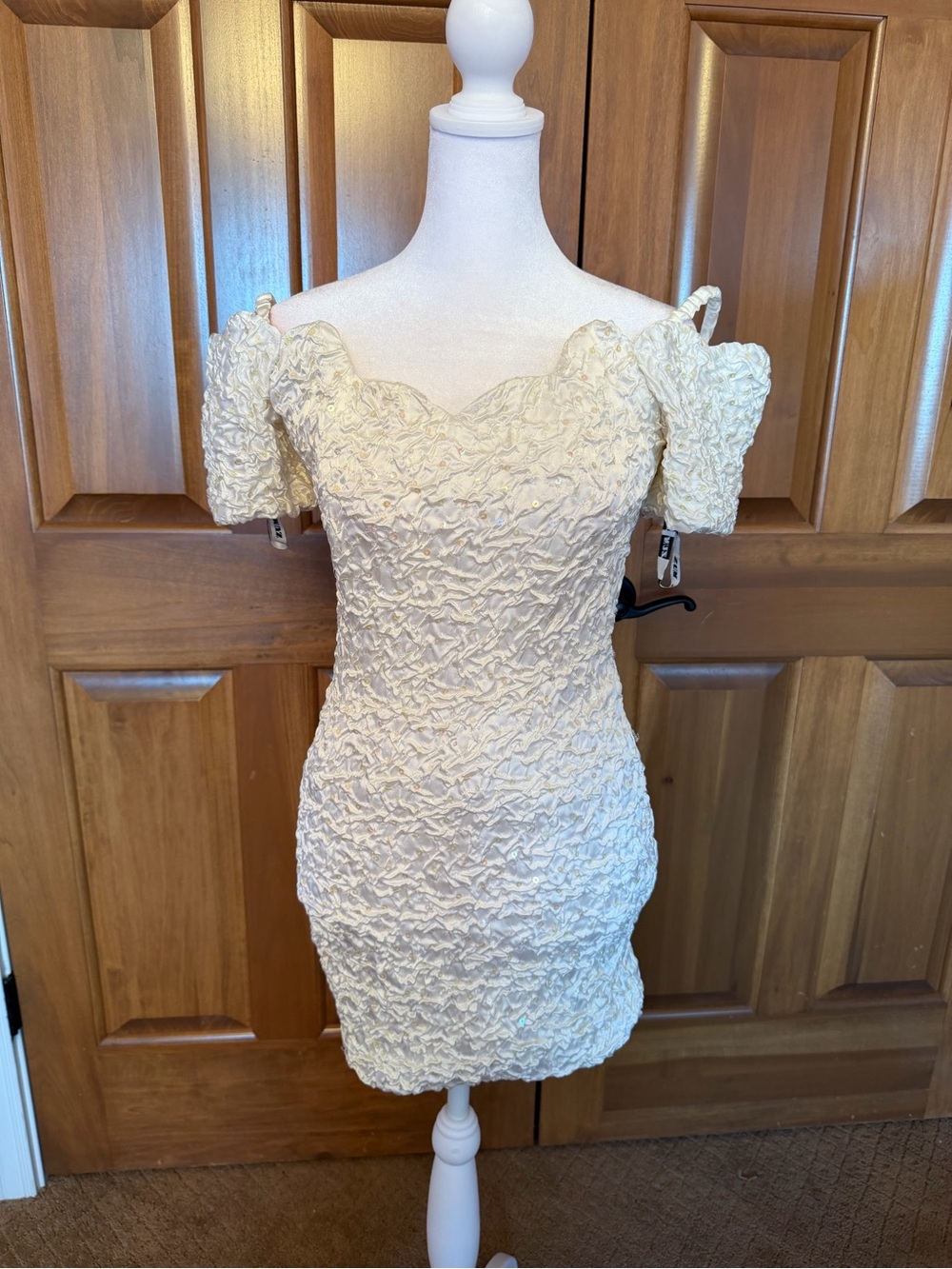 Zum Zum white off the shoulder ruched dress women’s size 5-6
